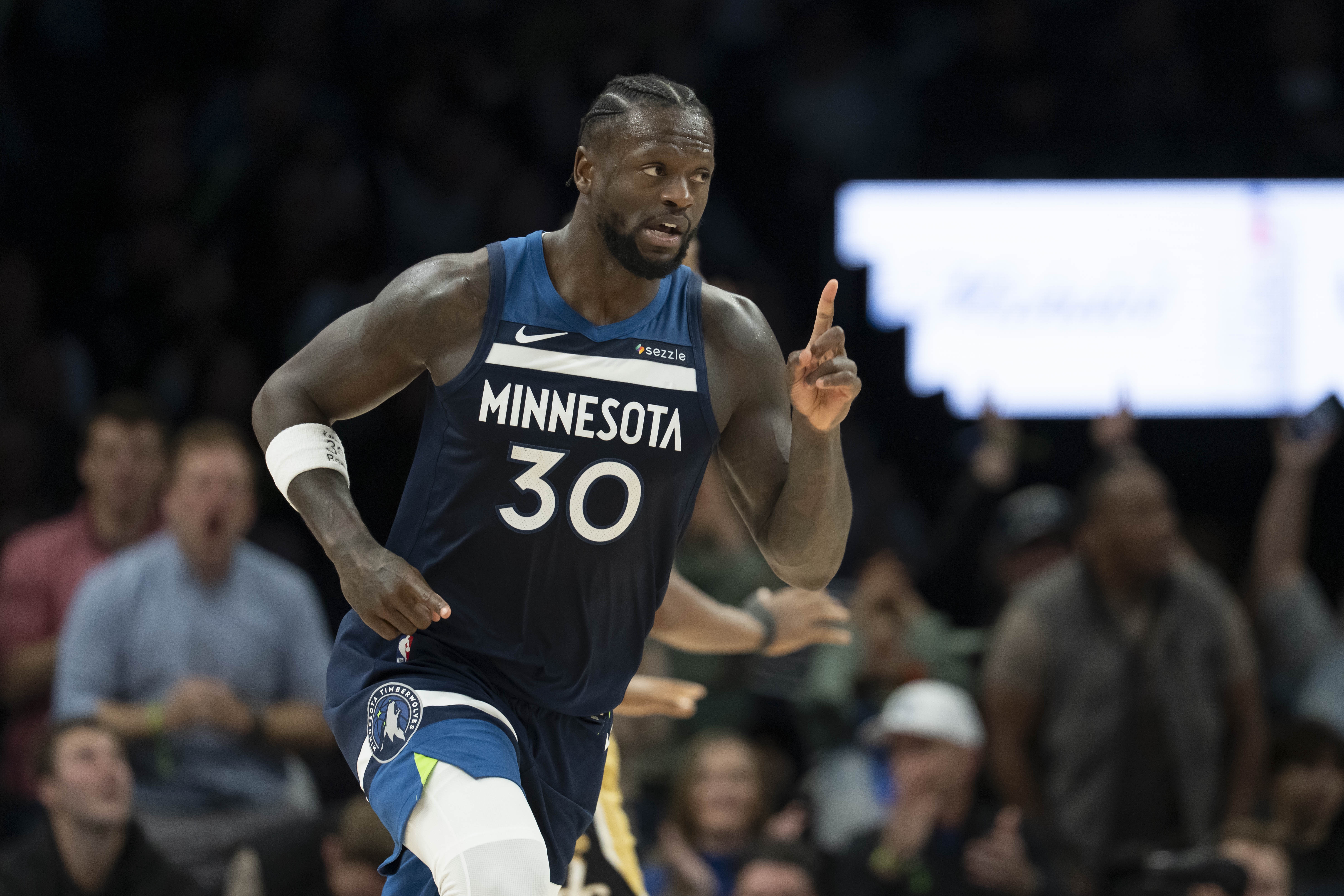 开云官网-表现不俗！兰德尔半场11投5中&amp;罚球2中2得13分4板1断 正负值+14