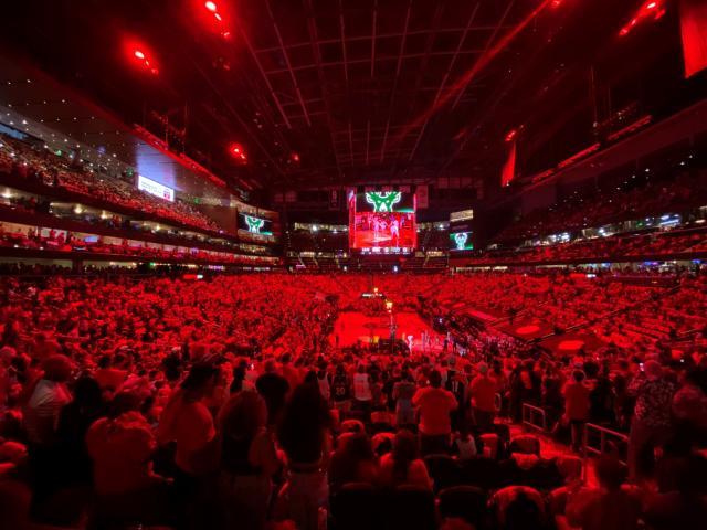 开云体育-【现场】吹扬带伤出战竟成累赘 年轻老鹰来年再战