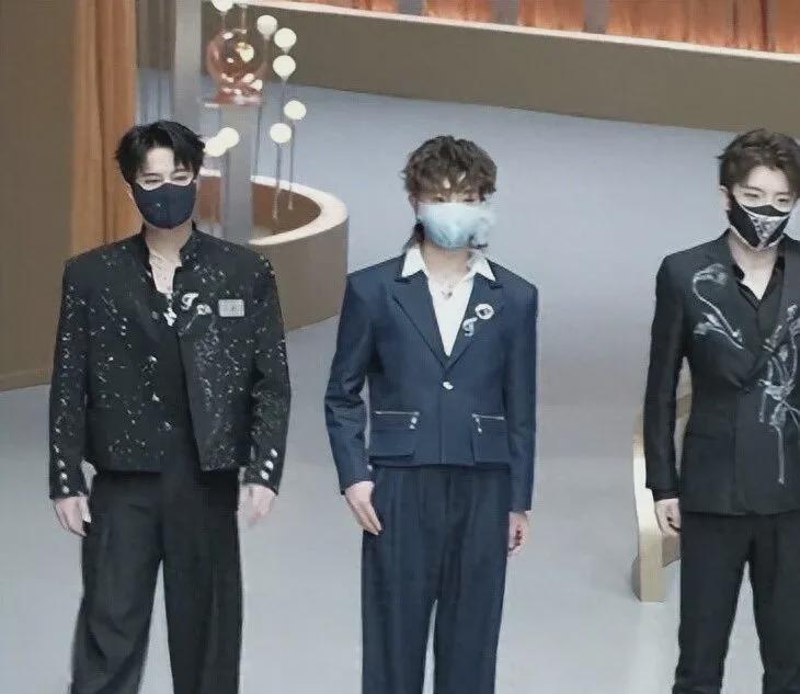 开云体育-抖音盛典成“祛魅现场”！网红集体见光死，网友：名字和脸对不上